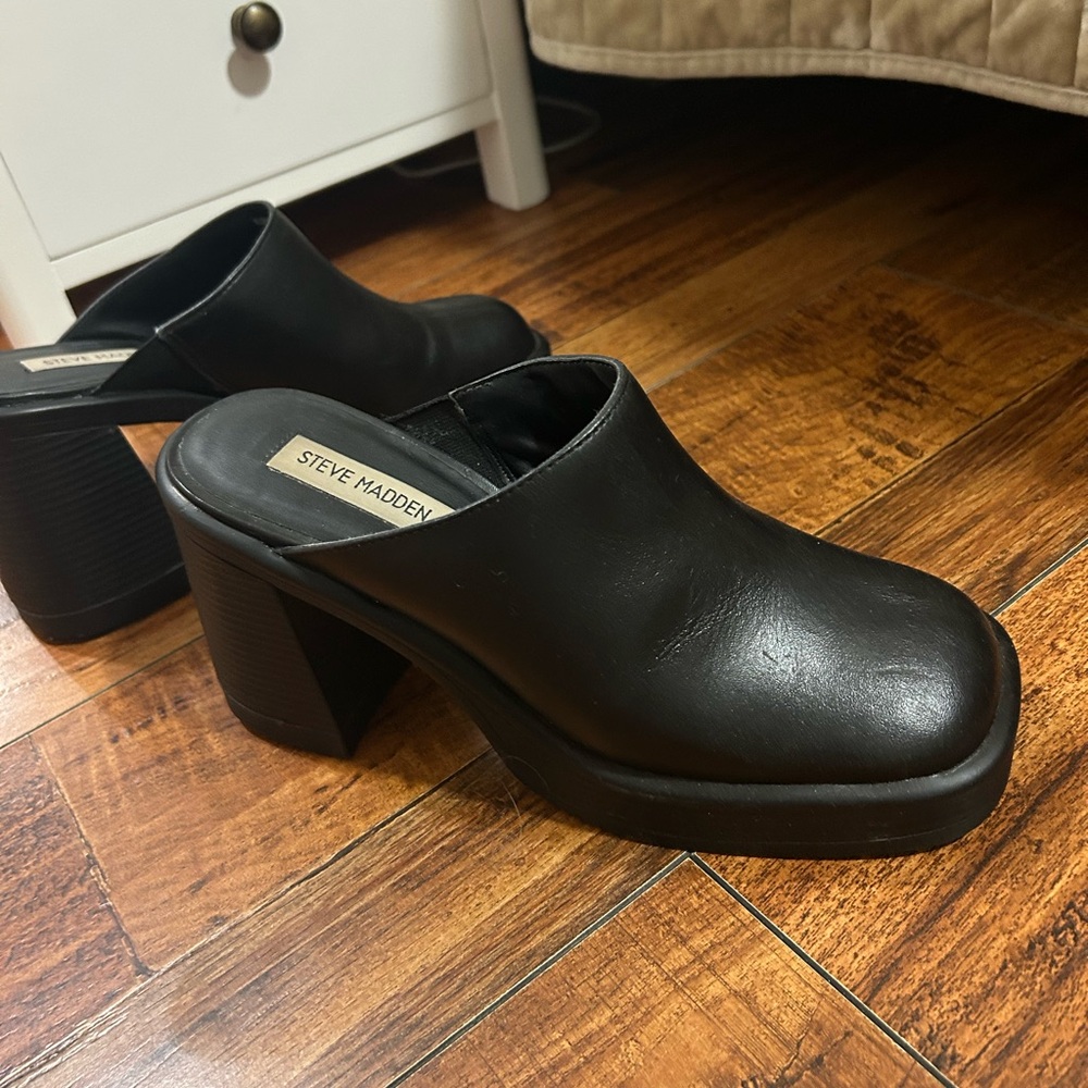 Steve Madden Black Mules Classic Slip-On Design
